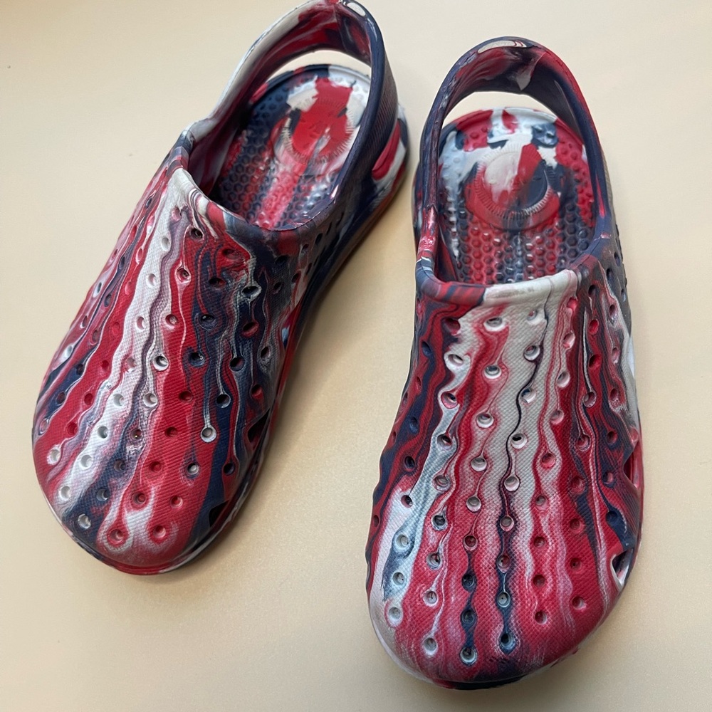 Totes Toddler Splash and Play Clogs size 7/8 red ,white, blue